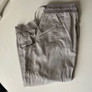 Maurices Kaki capris- Size M
